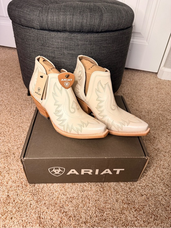 Ariat Shoes - Ariat Women's Dixon Short Ankle Booties